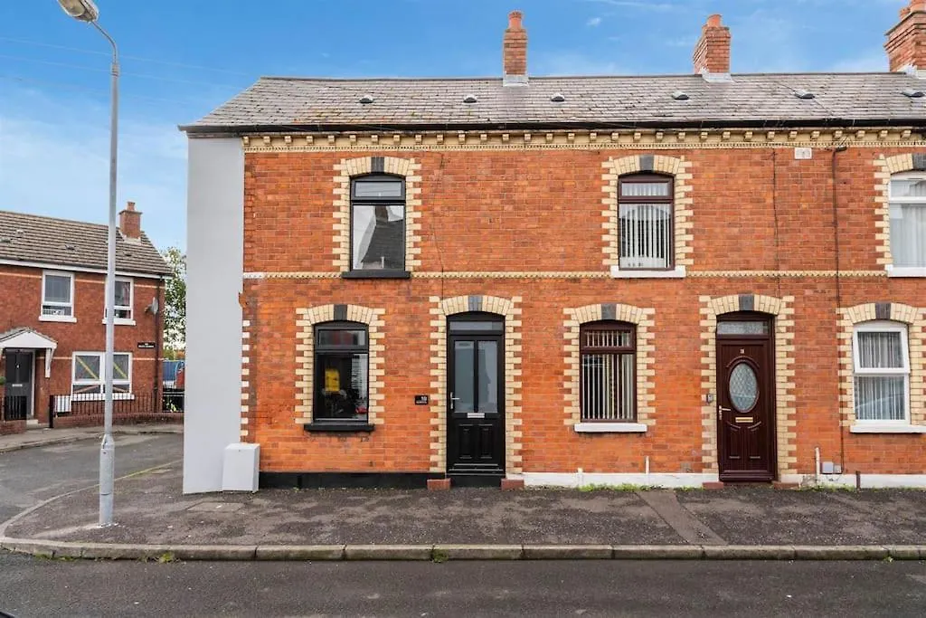 Belfast Newly Refurbished 3 Bed House Apartment